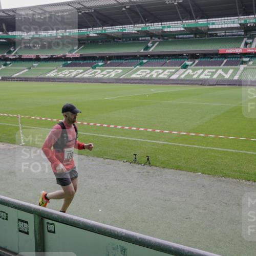 05.10.2025 - 20. swb-Marathon Bremen Michael Burmester http://msf.ph/oto/9266436 05.10.2025 12:26:57 Laufen im Stadion 7, 942, 1155, 1571, 1700, 1969, 5, 765, 923, 1618 meine-sportfotos.de