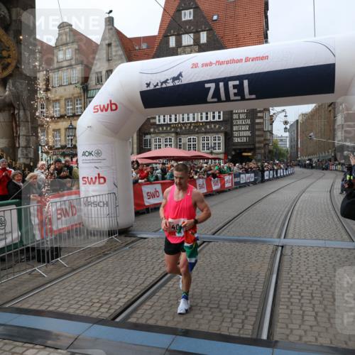 05.10.2025 - 20. swb-Marathon Bremen Yannick Fuchs http://msf.ph/oto/9266442 05.10.2025 12:08:53 Ziel 408 meine-sportfotos.de
