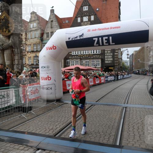 05.10.2025 - 20. swb-Marathon Bremen Yannick Fuchs http://msf.ph/oto/9266449 05.10.2025 12:08:53 Ziel 408 meine-sportfotos.de