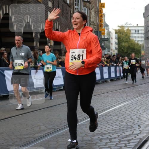 05.10.2025 - 20. swb-Marathon Bremen Strokosch-Dieckow http://msf.ph/oto/9266451 05.10.2025 11:08:33 Ziel 7069, 9235, 9481, 9982, 10134, 10212, 10787, 10859, 10998, 11028, 11076, 11242 meine-sportfotos.de