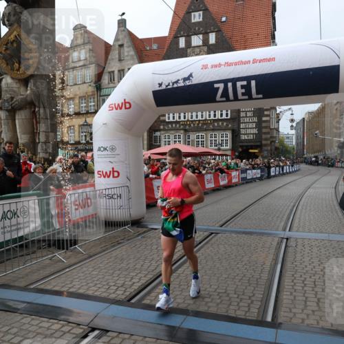 05.10.2025 - 20. swb-Marathon Bremen Yannick Fuchs http://msf.ph/oto/9266458 05.10.2025 12:08:53 Ziel 408 meine-sportfotos.de