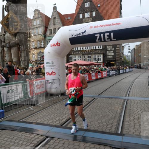 05.10.2025 - 20. swb-Marathon Bremen Yannick Fuchs http://msf.ph/oto/9266474 05.10.2025 12:08:53 Ziel 408 meine-sportfotos.de