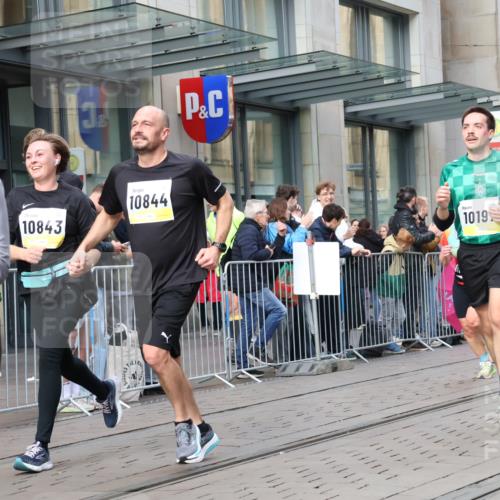 05.10.2025 - 20. swb-Marathon Bremen Strokosch-Dieckow http://msf.ph/oto/9266476 05.10.2025 11:05:20 Ziel 7654, 7777, 9210, 9335, 9419, 9423, 9752, 9907, 10025, 10158, 10197, 10289, 10426, 10437, 10511, 10529, 10542, 10619, 10769, 10843, 10844, 10999, 11164, 11455, 11604, 11676, 11681, 7654, 7777, 9210, 9335, 9419, 9423, 9752, 9907, 10025, 10158, 10197, 10289, 10426, 10437, 10511, 10529, 10542, 10619, 10769, 10843, 10844, 10999, 11164, 11455, 11604, 11676, 11681 meine-sportfotos.de