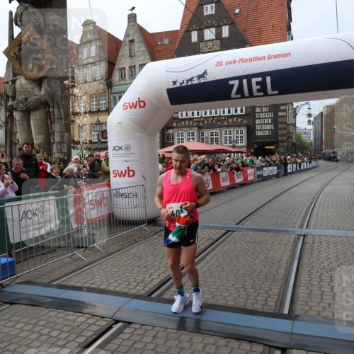 05.10.2025 - 20. swb-Marathon Bremen Yannick Fuchs http://msf.ph/oto/9266483 05.10.2025 12:08:53 Ziel 408 meine-sportfotos.de