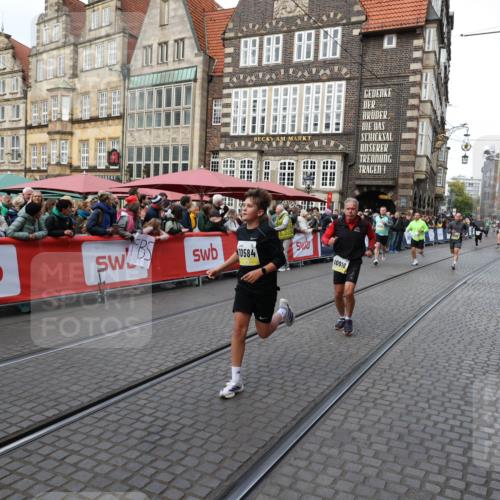 05.10.2025 - 20. swb-Marathon Bremen Yannick Fuchs http://msf.ph/oto/9266487 05.10.2025 10:51:42 Ziel 9252, 10584, 10918, 10928, 11484 meine-sportfotos.de