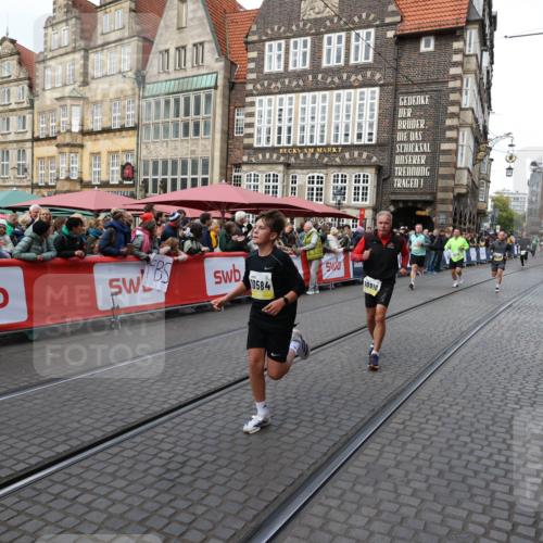 05.10.2025 - 20. swb-Marathon Bremen Yannick Fuchs http://msf.ph/oto/9266494 05.10.2025 10:51:42 Ziel 9252, 10584, 10918, 10928, 11484 meine-sportfotos.de