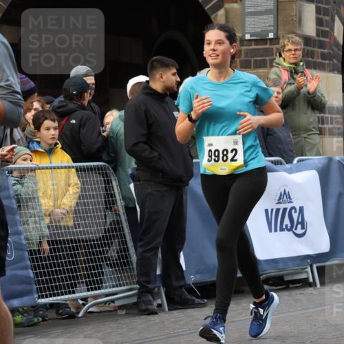 05.10.2025 - 20. swb-Marathon Bremen Strokosch-Dieckow http://msf.ph/oto/9266502 05.10.2025 11:08:35 Ziel 7069, 7706, 9481, 9982, 10134, 10212, 10787, 10859, 10998, 11028, 11073, 11076, 11242 meine-sportfotos.de