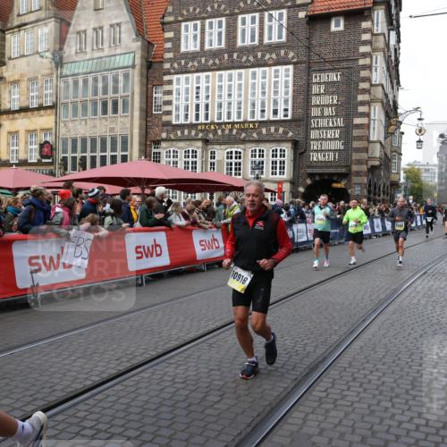 05.10.2025 - 20. swb-Marathon Bremen Yannick Fuchs http://msf.ph/oto/9266503 05.10.2025 10:51:42 Ziel 9252, 10584, 10918, 10928, 11484 meine-sportfotos.de