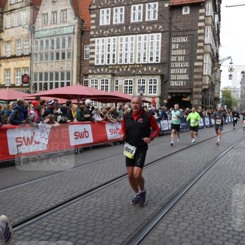 05.10.2025 - 20. swb-Marathon Bremen Yannick Fuchs http://msf.ph/oto/9266510 05.10.2025 10:51:42 Ziel 9252, 10584, 10918, 10928, 11484 meine-sportfotos.de