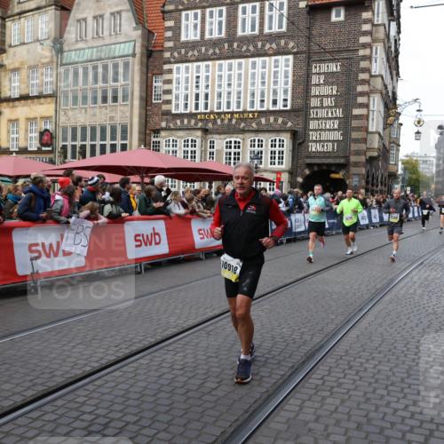 05.10.2025 - 20. swb-Marathon Bremen Yannick Fuchs http://msf.ph/oto/9266519 05.10.2025 10:51:42 Ziel 9252, 10584, 10918, 10928, 11484 meine-sportfotos.de