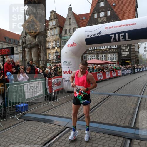 05.10.2025 - 20. swb-Marathon Bremen Yannick Fuchs http://msf.ph/oto/9266525 05.10.2025 12:08:54 Ziel 408 meine-sportfotos.de