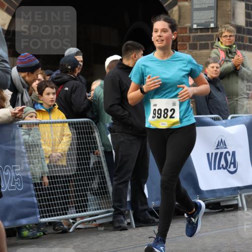 05.10.2025 - 20. swb-Marathon Bremen Strokosch-Dieckow http://msf.ph/oto/9266526 05.10.2025 11:08:35 Ziel 7069, 7706, 9481, 9982, 10134, 10212, 10787, 10859, 10998, 11028, 11073, 11076, 11242 meine-sportfotos.de