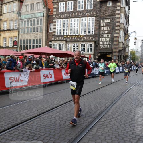 05.10.2025 - 20. swb-Marathon Bremen Yannick Fuchs http://msf.ph/oto/9266528 05.10.2025 10:51:42 Ziel 9252, 10584, 10918, 10928, 11484 meine-sportfotos.de