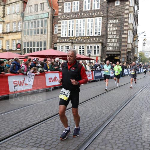 05.10.2025 - 20. swb-Marathon Bremen Yannick Fuchs http://msf.ph/oto/9266534 05.10.2025 10:51:43 Ziel 9252, 9268, 10584, 10716, 10918, 10928, 11484 meine-sportfotos.de