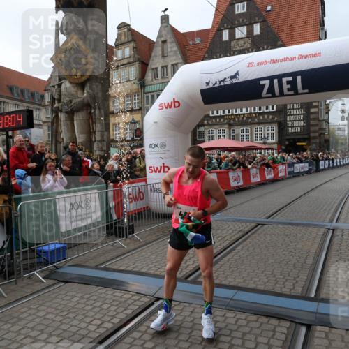 05.10.2025 - 20. swb-Marathon Bremen Yannick Fuchs http://msf.ph/oto/9266537 05.10.2025 12:08:54 Ziel 408 meine-sportfotos.de