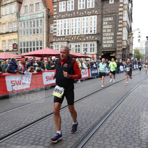 05.10.2025 - 20. swb-Marathon Bremen Yannick Fuchs http://msf.ph/oto/9266547 05.10.2025 10:51:43 Ziel 9252, 9268, 10584, 10716, 10918, 10928, 11484 meine-sportfotos.de