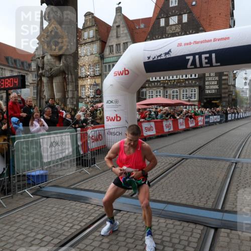05.10.2025 - 20. swb-Marathon Bremen Yannick Fuchs http://msf.ph/oto/9266552 05.10.2025 12:08:54 Ziel 408 meine-sportfotos.de