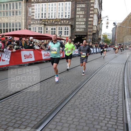 05.10.2025 - 20. swb-Marathon Bremen Yannick Fuchs http://msf.ph/oto/9266558 05.10.2025 10:51:44 Ziel 8333, 9252, 9268, 10584, 10716, 10918, 10928, 11484 meine-sportfotos.de