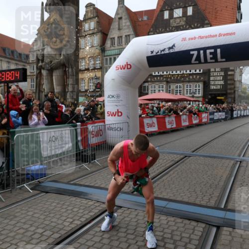 05.10.2025 - 20. swb-Marathon Bremen Yannick Fuchs http://msf.ph/oto/9266578 05.10.2025 12:08:54 Ziel 408 meine-sportfotos.de