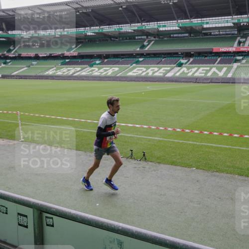 05.10.2025 - 20. swb-Marathon Bremen Michael Burmester http://msf.ph/oto/9266597 05.10.2025 12:27:48 Laufen im Stadion 258, 303, 593, 758, 1249, 1303, 1334, 1668, 1687, 2175, 1571, 1700, 1969 meine-sportfotos.de