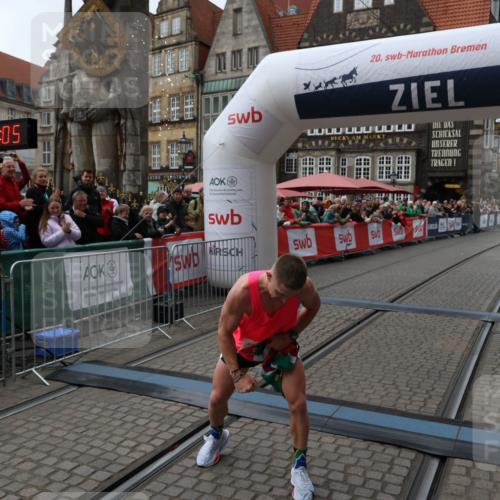 05.10.2025 - 20. swb-Marathon Bremen Yannick Fuchs http://msf.ph/oto/9266600 05.10.2025 12:08:55 Ziel 408 meine-sportfotos.de