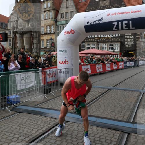 05.10.2025 - 20. swb-Marathon Bremen Yannick Fuchs http://msf.ph/oto/9266611 05.10.2025 12:08:55 Ziel 408 meine-sportfotos.de