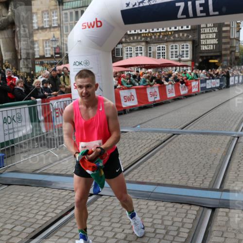05.10.2025 - 20. swb-Marathon Bremen Yannick Fuchs http://msf.ph/oto/9266656 05.10.2025 12:08:55 Ziel 408 meine-sportfotos.de