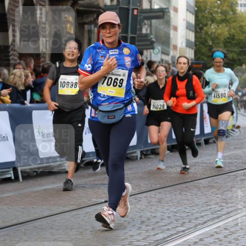 05.10.2025 - 20. swb-Marathon Bremen Strokosch-Dieckow http://msf.ph/oto/9266661 05.10.2025 11:08:38 Ziel 7069, 7706, 9191, 9276, 9589, 9982, 10134, 10212, 10567, 10787, 10939, 10998, 11028, 11073, 11076, 11242, 11479, 11590 meine-sportfotos.de