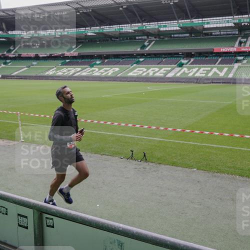 05.10.2025 - 20. swb-Marathon Bremen Michael Burmester http://msf.ph/oto/9266680 05.10.2025 12:28:31 Laufen im Stadion 62, 258, 593, 733, 940, 1249, 1668, 2179, 1303, 1334 meine-sportfotos.de