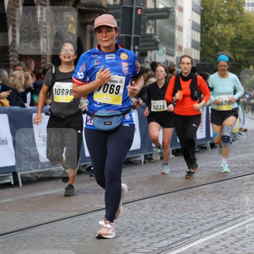 05.10.2025 - 20. swb-Marathon Bremen Strokosch-Dieckow http://msf.ph/oto/9266682 05.10.2025 11:08:38 Ziel 7069, 7706, 9191, 9276, 9589, 9982, 10134, 10212, 10567, 10787, 10939, 10998, 11028, 11073, 11076, 11242, 11479, 11590 meine-sportfotos.de