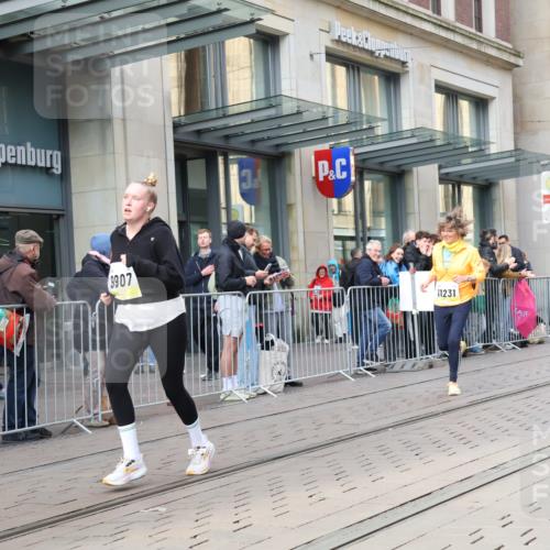 05.10.2025 - 20. swb-Marathon Bremen Strokosch-Dieckow http://msf.ph/oto/9266693 05.10.2025 11:05:32 Ziel 7777, 9335, 9355, 9423, 9907, 9931, 10081, 10095, 10197, 10529, 10587, 10597, 10619, 10769, 10843, 10844, 11134, 11425, 11455, 11468, 11525, 11604, 7777, 9335, 9355, 9423, 9907, 9931, 10081, 10095, 10197, 10529, 10587, 10597, 10619, 10769, 10843, 10844, 11134, 11425, 11455, 11468, 11604 meine-sportfotos.de