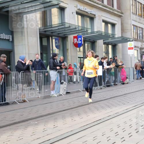 05.10.2025 - 20. swb-Marathon Bremen Strokosch-Dieckow http://msf.ph/oto/9266708 05.10.2025 11:05:33 Ziel 7777, 9335, 9355, 9423, 9907, 9931, 10081, 10095, 10101, 10197, 10529, 10587, 10597, 10619, 10769, 10843, 10844, 11134, 11425, 11455, 11468, 11525, 11604, 7777, 9335, 9355, 9423, 9907, 9931, 10081, 10095, 10101, 10197, 10529, 10587, 10597, 10619, 10769, 10843, 10844, 11134, 11425, 11455, 11468, 11604 meine-sportfotos.de