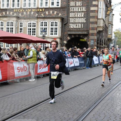 05.10.2025 - 20. swb-Marathon Bremen Yannick Fuchs http://msf.ph/oto/9266724 05.10.2025 10:51:48 Ziel 8333, 9259, 9268, 10436, 10584, 10716, 10918, 11484 meine-sportfotos.de
