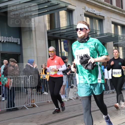 05.10.2025 - 20. swb-Marathon Bremen Strokosch-Dieckow http://msf.ph/oto/9266805 05.10.2025 11:05:41 Ziel 7777, 9355, 9387, 9438, 9786, 9907, 9931, 10081, 10095, 10100, 10101, 10192, 10249, 10462, 10587, 10597, 10619, 10623, 10848, 11134, 11231, 11296, 11425, 11433, 11468, 11525, 7777, 9355, 9387, 9438, 9786, 9907, 9931, 10081, 10095, 10100, 10101, 10192, 10249, 10462, 10587, 10597, 10619, 10623, 10848, 11134, 11425, 11468 meine-sportfotos.de