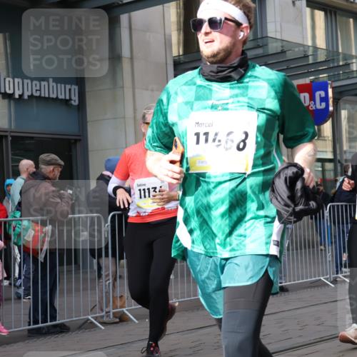 05.10.2025 - 20. swb-Marathon Bremen Strokosch-Dieckow http://msf.ph/oto/9266814 05.10.2025 11:05:41 Ziel 7777, 9355, 9387, 9438, 9786, 9907, 9931, 10081, 10095, 10100, 10101, 10192, 10249, 10462, 10587, 10597, 10619, 10623, 10848, 11134, 11231, 11296, 11425, 11433, 11468, 11525, 7777, 9355, 9387, 9438, 9786, 9907, 9931, 10081, 10095, 10100, 10101, 10192, 10249, 10462, 10587, 10597, 10619, 10623, 10848, 11134, 11425, 11468 meine-sportfotos.de