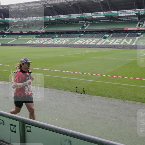 05.10.2025 - 20. swb-Marathon Bremen Michael Burmester http://msf.ph/oto/9266822 05.10.2025 12:29:19 Laufen im Stadion 17, 18, 632, 733, 742, 871, 940, 1063, 1688, 2253, 7751, 62, 2179 meine-sportfotos.de