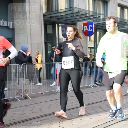 05.10.2025 - 20. swb-Marathon Bremen Strokosch-Dieckow http://msf.ph/oto/9266838 05.10.2025 11:05:42 Ziel 7777, 9355, 9387, 9438, 9786, 9907, 9931, 10081, 10095, 10100, 10101, 10192, 10249, 10462, 10587, 10597, 10619, 10623, 10848, 11134, 11231, 11296, 11425, 11433, 11468, 11525, 7777, 9355, 9387, 9438, 9786, 9907, 9931, 10081, 10095, 10100, 10101, 10192, 10249, 10462, 10587, 10597, 10619, 10623, 10848, 11134, 11425, 11468 meine-sportfotos.de