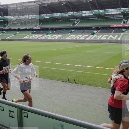 05.10.2025 - 20. swb-Marathon Bremen Michael Burmester http://msf.ph/oto/9266847 05.10.2025 12:29:20 Laufen im Stadion 17, 18, 632, 733, 742, 871, 940, 1063, 1688, 2253, 7751, 62, 2179 meine-sportfotos.de