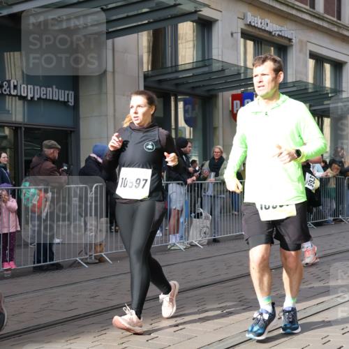 05.10.2025 - 20. swb-Marathon Bremen Strokosch-Dieckow http://msf.ph/oto/9266856 05.10.2025 11:05:42 Ziel 7777, 9355, 9387, 9438, 9786, 9907, 9931, 10081, 10095, 10100, 10101, 10192, 10249, 10462, 10587, 10597, 10619, 10623, 10848, 11134, 11231, 11296, 11425, 11433, 11468, 11525, 7777, 9355, 9387, 9438, 9786, 9907, 9931, 10081, 10095, 10100, 10101, 10192, 10249, 10462, 10587, 10597, 10619, 10623, 10848, 11134, 11425, 11468 meine-sportfotos.de