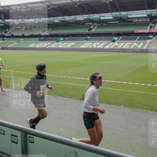 05.10.2025 - 20. swb-Marathon Bremen Michael Burmester http://msf.ph/oto/9266865 05.10.2025 12:29:20 Laufen im Stadion 17, 18, 632, 733, 742, 871, 940, 1063, 1688, 2253, 7751, 62, 2179 meine-sportfotos.de