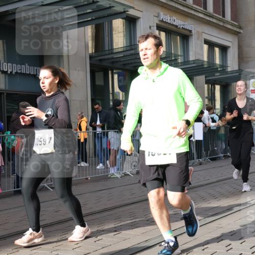 05.10.2025 - 20. swb-Marathon Bremen Strokosch-Dieckow http://msf.ph/oto/9266868 05.10.2025 11:05:43 Ziel 7777, 7979, 9355, 9387, 9438, 9712, 9786, 9931, 10081, 10095, 10100, 10101, 10192, 10249, 10462, 10587, 10597, 10623, 10848, 11065, 11092, 11134, 11231, 11296, 11425, 11433, 11468, 11525, 7777, 7979, 9355, 9387, 9438, 9712, 9786, 9931, 10081, 10095, 10100, 10101, 10192, 10249, 10462, 10587, 10597, 10623, 10848, 11065, 11092, 11134, 11425, 11468 meine-sportfotos.de