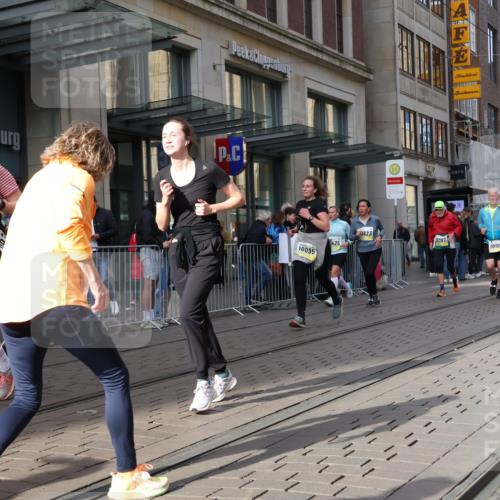 05.10.2025 - 20. swb-Marathon Bremen Strokosch-Dieckow http://msf.ph/oto/9266895 05.10.2025 11:05:44 Ziel 7777, 7979, 9228, 9355, 9387, 9438, 9523, 9712, 9786, 9931, 10081, 10095, 10100, 10101, 10152, 10192, 10243, 10249, 10374, 10462, 10587, 10597, 10623, 10848, 11065, 11092, 11134, 11231, 11296, 11425, 11433, 11468, 11525, 7777, 7979, 9228, 9355, 9387, 9438, 9523, 9712, 9786, 9931, 10081, 10095, 10100, 10101, 10152, 10192, 10243, 10249, 10374, 10462, 10587, 10597, 10623, 10848, 11065, 11092, 11134, 11425, 11468 meine-sportfotos.de