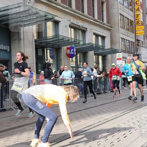 05.10.2025 - 20. swb-Marathon Bremen Strokosch-Dieckow http://msf.ph/oto/9266908 05.10.2025 11:05:45 Ziel 7979, 9228, 9355, 9387, 9438, 9523, 9712, 9786, 9931, 10081, 10095, 10100, 10101, 10152, 10192, 10243, 10249, 10374, 10404, 10462, 10587, 10597, 10623, 10848, 11065, 11092, 11134, 11169, 11231, 11296, 11425, 11433, 11468, 11525, 7979, 9228, 9355, 9387, 9438, 9523, 9712, 9786, 9931, 10081, 10095, 10100, 10101, 10152, 10192, 10243, 10249, 10374, 10404, 10462, 10587, 10597, 10623, 10848, 11065, 11092, 11134, 11169, 11425, 11468 meine-sportfotos.de