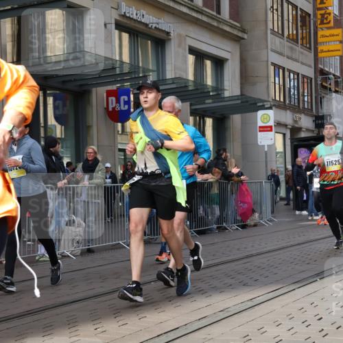 05.10.2025 - 20. swb-Marathon Bremen Strokosch-Dieckow http://msf.ph/oto/9266925 05.10.2025 11:05:47 Ziel 7979, 9205, 9228, 9355, 9387, 9438, 9523, 9712, 9786, 9931, 10081, 10095, 10100, 10101, 10152, 10192, 10243, 10249, 10374, 10404, 10462, 10587, 10597, 10623, 10848, 11065, 11092, 11134, 11169, 11231, 11296, 11425, 11433, 11468, 11525, 7979, 9205, 9228, 9355, 9387, 9438, 9523, 9712, 9786, 9931, 10081, 10095, 10100, 10101, 10152, 10192, 10243, 10249, 10374, 10404, 10462, 10587, 10597, 10623, 10848, 11065, 11092, 11134, 11169, 11425, 11468 meine-sportfotos.de