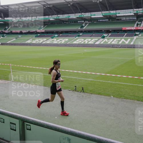 05.10.2025 - 20. swb-Marathon Bremen Michael Burmester http://msf.ph/oto/9266936 05.10.2025 12:29:26 Laufen im Stadion 17, 18, 632, 733, 742, 871, 940, 1063, 1688, 2253, 7751, 62, 2179 meine-sportfotos.de
