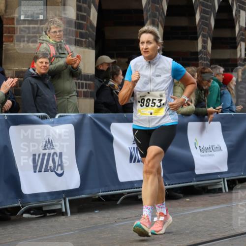 05.10.2025 - 20. swb-Marathon Bremen Strokosch-Dieckow http://msf.ph/oto/9266952 05.10.2025 11:08:49 Ziel 9184, 9274, 9721, 9853, 9912, 10051, 10248, 10714, 10840, 10939 meine-sportfotos.de