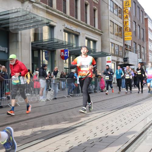 05.10.2025 - 20. swb-Marathon Bremen Strokosch-Dieckow http://msf.ph/oto/9266980 05.10.2025 11:05:48 Ziel 7979, 9205, 9228, 9355, 9387, 9438, 9523, 9712, 9786, 9931, 10081, 10095, 10100, 10101, 10152, 10192, 10243, 10249, 10374, 10404, 10462, 10587, 10597, 10623, 10848, 11065, 11092, 11134, 11169, 11231, 11296, 11425, 11433, 11468, 11525, 7979, 9205, 9228, 9355, 9387, 9438, 9523, 9712, 9786, 9931, 10081, 10095, 10100, 10101, 10152, 10192, 10243, 10249, 10374, 10404, 10462, 10587, 10597, 10623, 10848, 11065, 11092, 11134, 11169, 11425, 11468 meine-sportfotos.de