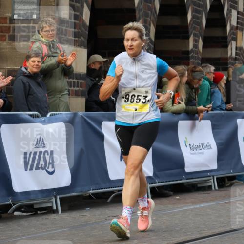 05.10.2025 - 20. swb-Marathon Bremen Strokosch-Dieckow http://msf.ph/oto/9266983 05.10.2025 11:08:49 Ziel 9184, 9274, 9721, 9853, 9912, 10051, 10248, 10714, 10840, 10939 meine-sportfotos.de
