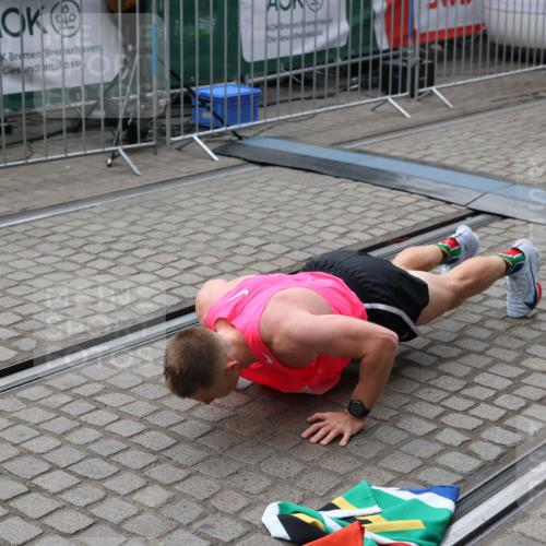 05.10.2025 - 20. swb-Marathon Bremen Yannick Fuchs http://msf.ph/oto/9267005 05.10.2025 12:09:00 Ziel  meine-sportfotos.de