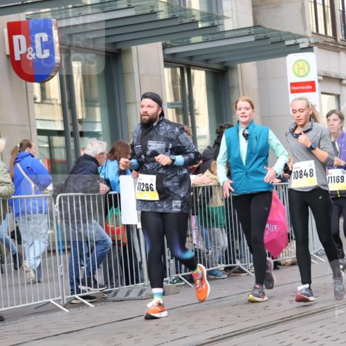 05.10.2025 - 20. swb-Marathon Bremen Strokosch-Dieckow http://msf.ph/oto/9267006 05.10.2025 11:05:50 Ziel 7979, 9205, 9228, 9355, 9387, 9438, 9523, 9712, 9786, 9931, 10081, 10095, 10100, 10101, 10152, 10192, 10243, 10249, 10374, 10404, 10462, 10587, 10597, 10623, 10848, 11065, 11092, 11134, 11169, 11231, 11233, 11296, 11425, 11433, 11468, 11525, 7979, 9205, 9228, 9355, 9387, 9438, 9523, 9712, 9786, 9931, 10081, 10095, 10100, 10101, 10152, 10192, 10243, 10249, 10374, 10404, 10462, 10587, 10597, 10623, 10848, 11065, 11092, 11134, 11169, 11425, 11468 meine-sportfotos.de